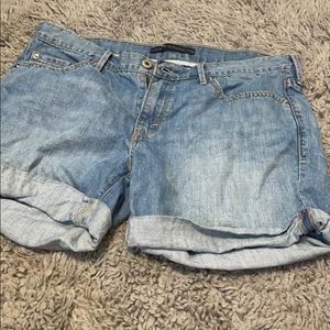 Levi’s Low Rise Boyfriend Jean Shorts